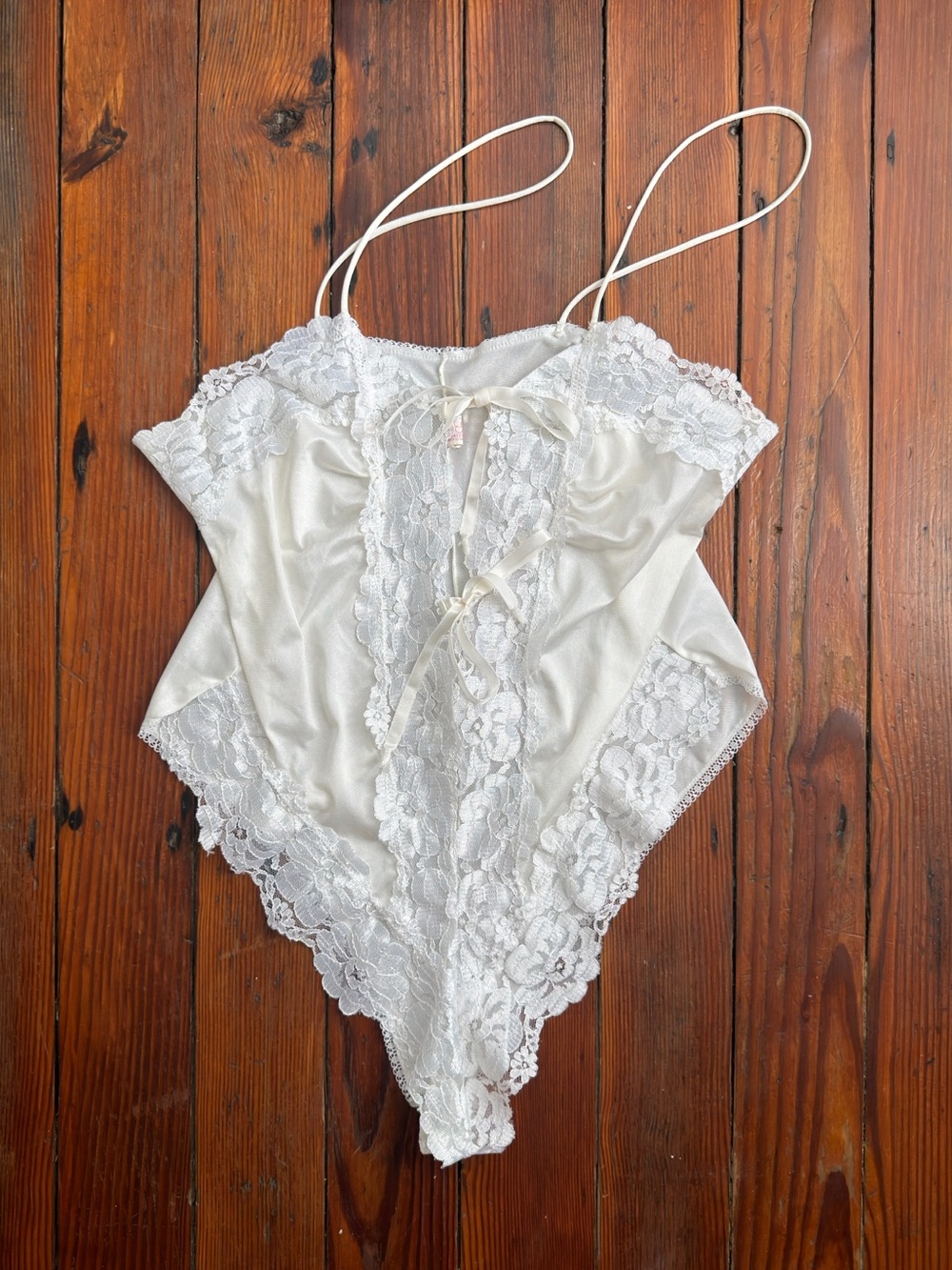 Vintage 80s Alana Gale tie front white lace high cut pull-on teddy